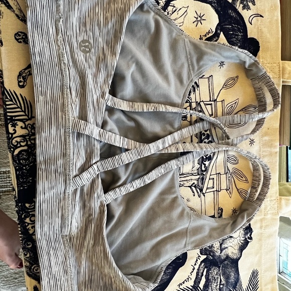 Lululemon size 8 sportsbra - Picture 2 of 3